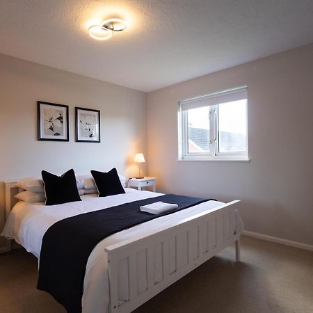 Modern 2 Bed Apartment Near Gatwick Кролей Экстерьер фото