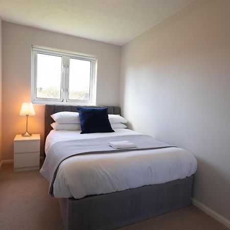 Modern 2 Bed Apartment Near Gatwick Кролей Экстерьер фото