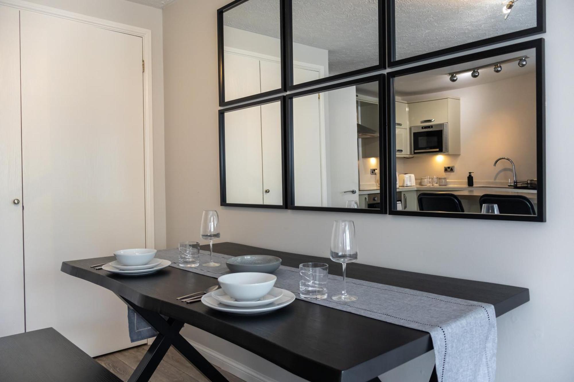 Modern 2 Bed Apartment Near Gatwick Кролей Экстерьер фото