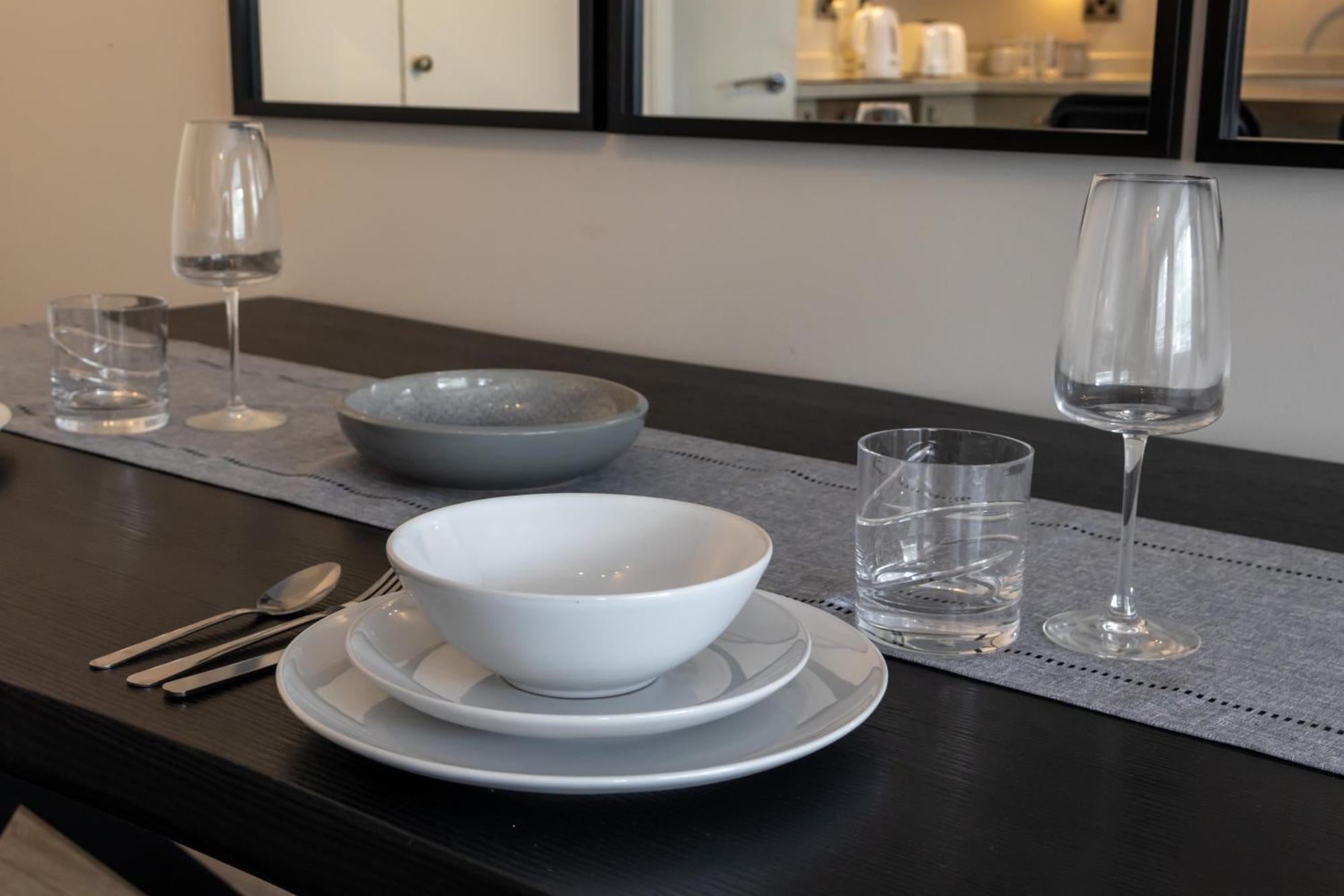 Modern 2 Bed Apartment Near Gatwick Кролей Экстерьер фото