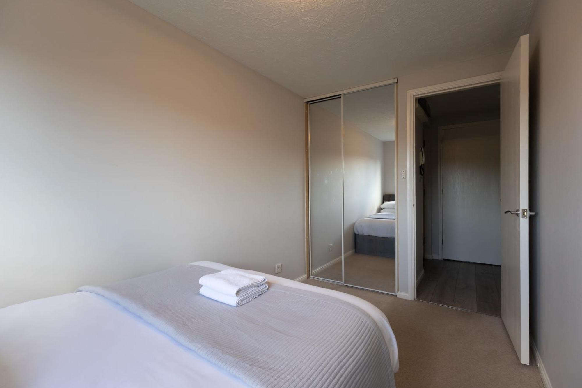 Modern 2 Bed Apartment Near Gatwick Кролей Экстерьер фото