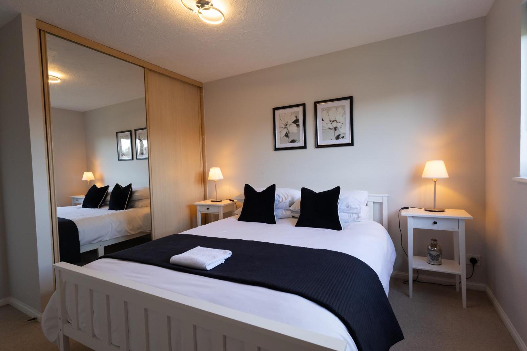Modern 2 Bed Apartment Near Gatwick Кролей Экстерьер фото
